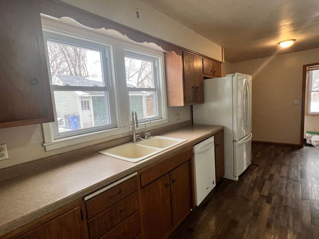 1188 Pine Street, Dawson, MN 56232