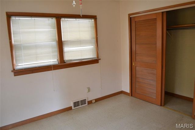 9438 Koerber Lane, St Louis, MO 63123