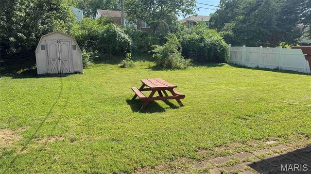 9438 Koerber Lane, St Louis, MO 63123