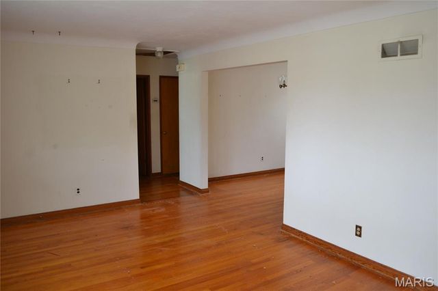 9438 Koerber Lane, St Louis, MO 63123
