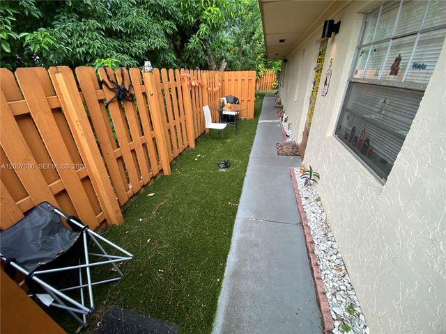 4621 SW 33rd Ave 1, Dania Beach, FL 33312