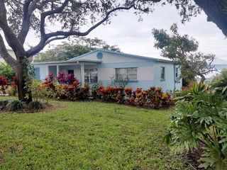 1933 NE Lake Place, Jensen Beach, FL 34957