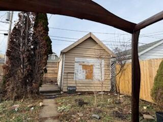 2239 S 59th STREET, West Allis, WI 53219