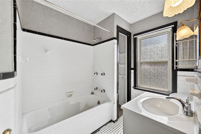 113 Gerhold St, Bethel Park, PA 15102