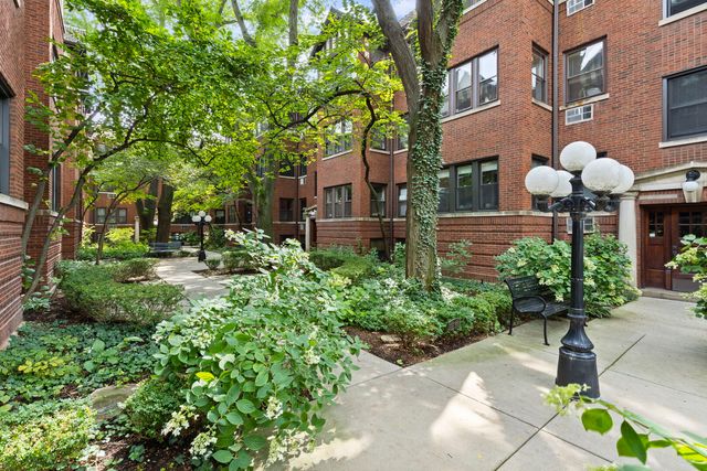 821 Lake Street 2S, Oak Park, IL 60301