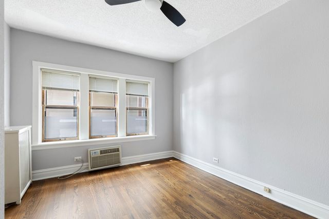 821 Lake Street 2S, Oak Park, IL 60301