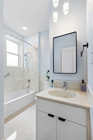 821 Lake Street 2S, Oak Park, IL 60301