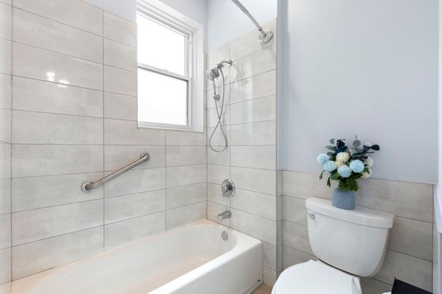 821 Lake Street 2S, Oak Park, IL 60301