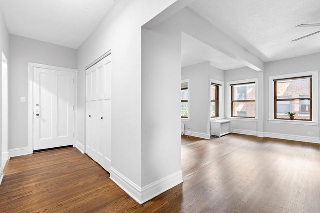 821 Lake Street 2S, Oak Park, IL 60301