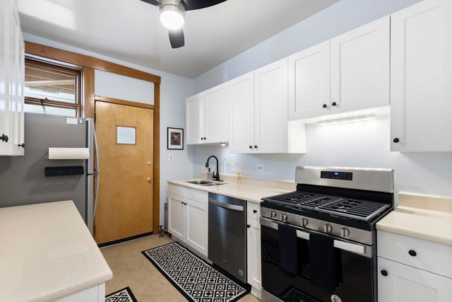 821 Lake Street 2S, Oak Park, IL 60301