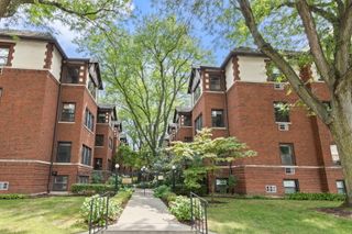 821 Lake Street 2S, Oak Park, IL 60301