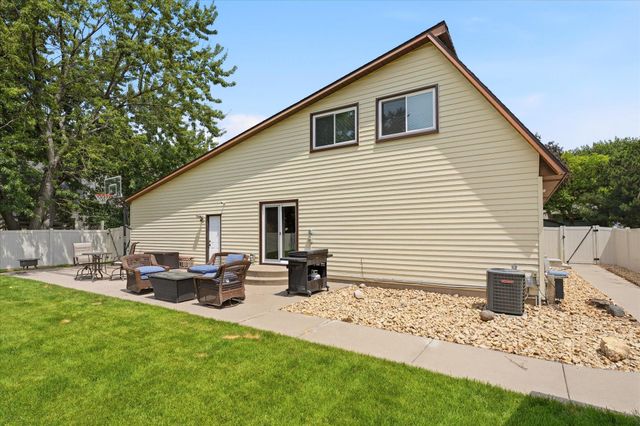 6575 Crosby Avenue, Inver Grove Heights, MN 55076