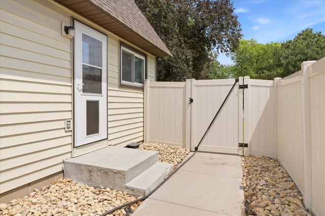 6575 Crosby Avenue, Inver Grove Heights, MN 55076