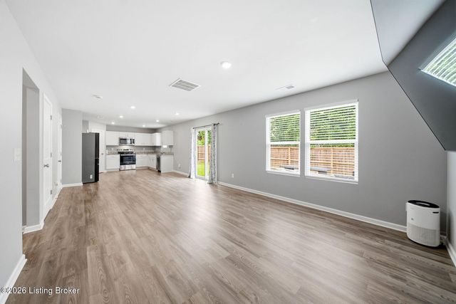 496 Nancy Dr, Shepherdsville, KY 40165