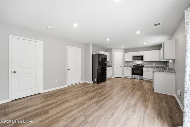 496 Nancy Dr, Shepherdsville, KY 40165
