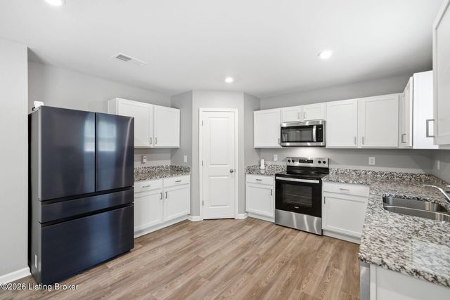 496 Nancy Dr, Shepherdsville, KY 40165