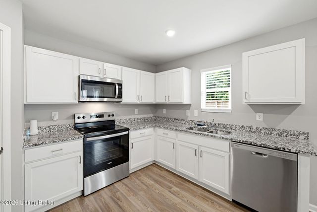 496 Nancy Dr, Shepherdsville, KY 40165