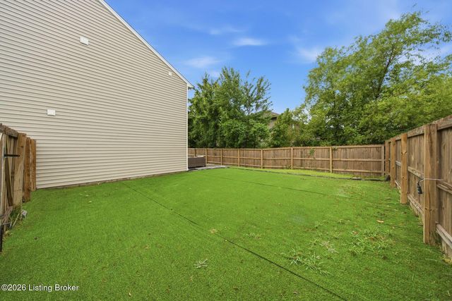 496 Nancy Dr, Shepherdsville, KY 40165