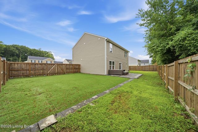 496 Nancy Dr, Shepherdsville, KY 40165