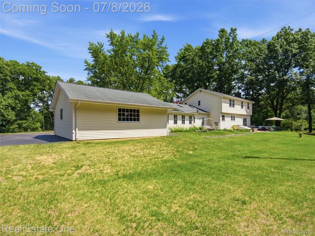 1230 Bald Eagle Lake Road, Groveland Township, MI 48462