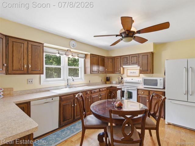 1230 Bald Eagle Lake Road, Groveland Township, MI 48462