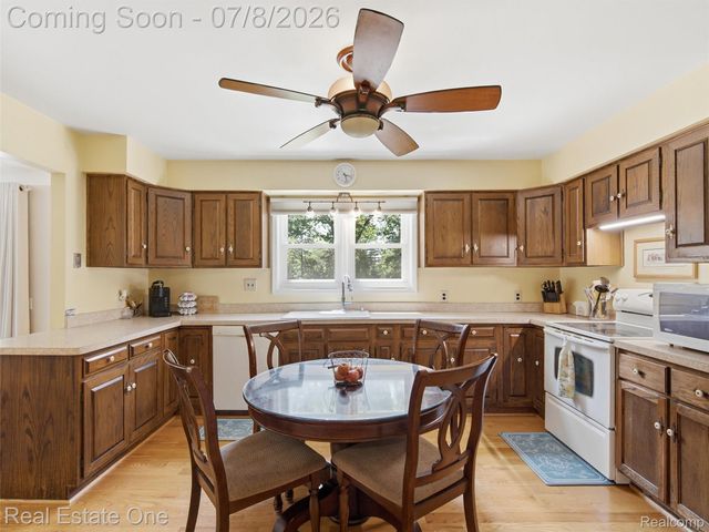 1230 Bald Eagle Lake Road, Groveland Township, MI 48462