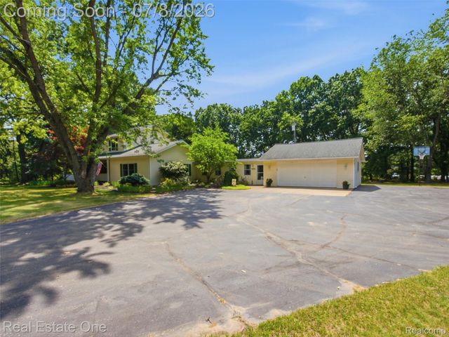 1230 Bald Eagle Lake Road, Groveland Township, MI 48462