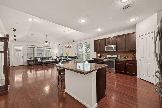 2919 Acorn Oaks Drive, Katy, TX 77493