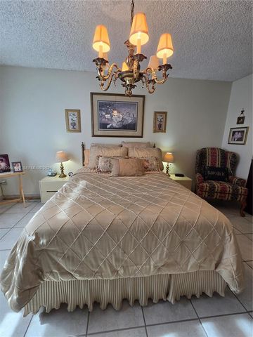 7707 Camino Real B-209, Miami, FL 33143