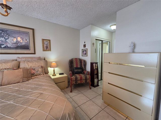 7707 Camino Real B-209, Miami, FL 33143