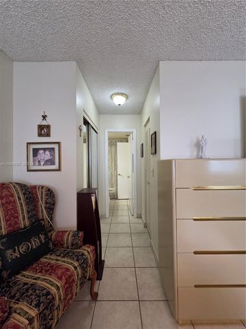 7707 Camino Real B-209, Miami, FL 33143