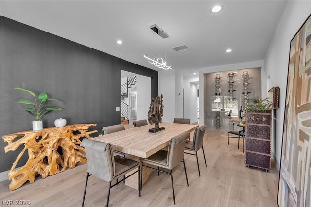 2861 Queens Courtyard Drive, Las Vegas, NV 89109
