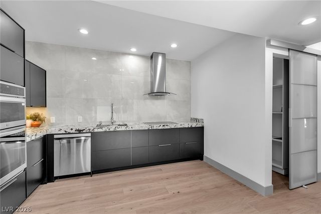 2861 Queens Courtyard Drive, Las Vegas, NV 89109