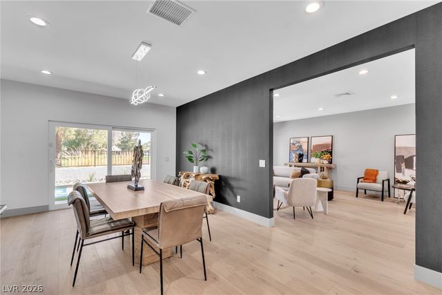 2861 Queens Courtyard Drive, Las Vegas, NV 89109