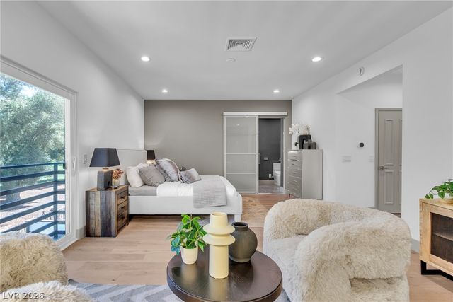 2861 Queens Courtyard Drive, Las Vegas, NV 89109