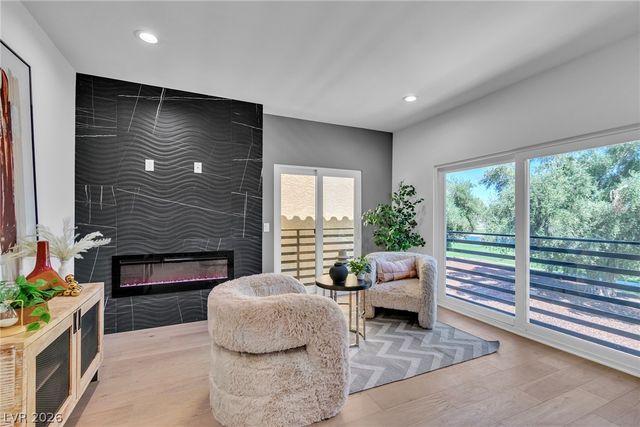 2861 Queens Courtyard Drive, Las Vegas, NV 89109