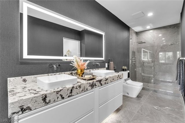 2861 Queens Courtyard Drive, Las Vegas, NV 89109