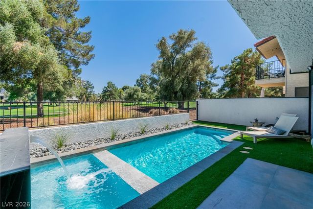 2861 Queens Courtyard Drive, Las Vegas, NV 89109