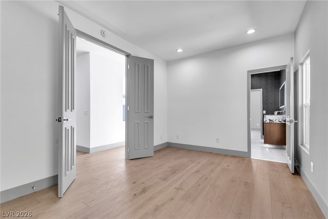 2861 Queens Courtyard Drive, Las Vegas, NV 89109