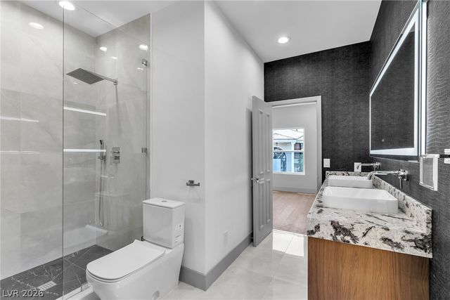 2861 Queens Courtyard Drive, Las Vegas, NV 89109