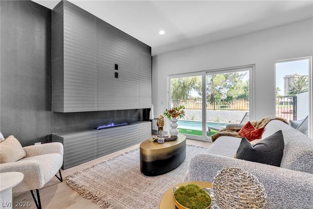 2861 Queens Courtyard Drive, Las Vegas, NV 89109