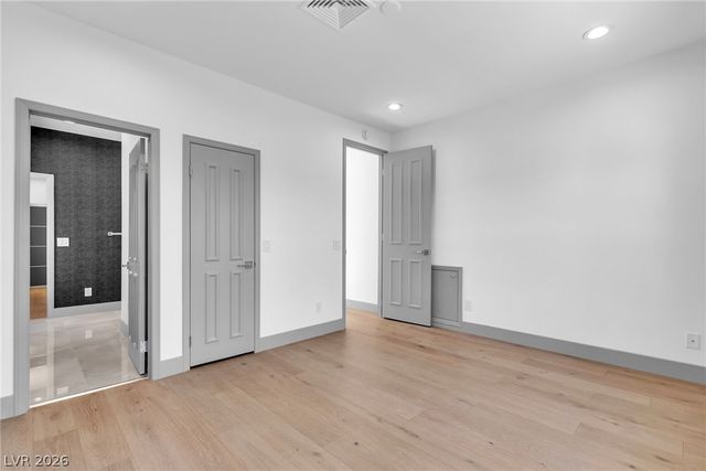 2861 Queens Courtyard Drive, Las Vegas, NV 89109