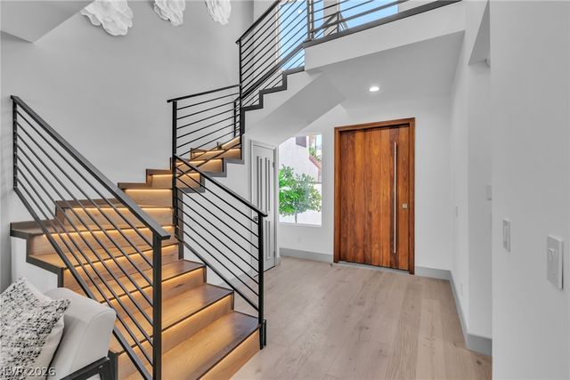 2861 Queens Courtyard Drive, Las Vegas, NV 89109