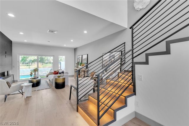2861 Queens Courtyard Drive, Las Vegas, NV 89109