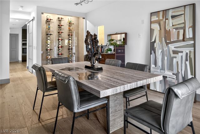 2861 Queens Courtyard Drive, Las Vegas, NV 89109