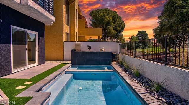 2861 Queens Courtyard Drive, Las Vegas, NV 89109