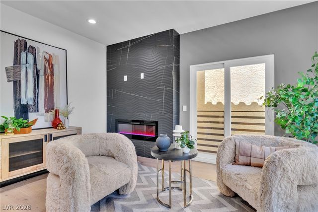 2861 Queens Courtyard Drive, Las Vegas, NV 89109