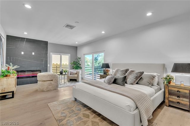 2861 Queens Courtyard Drive, Las Vegas, NV 89109