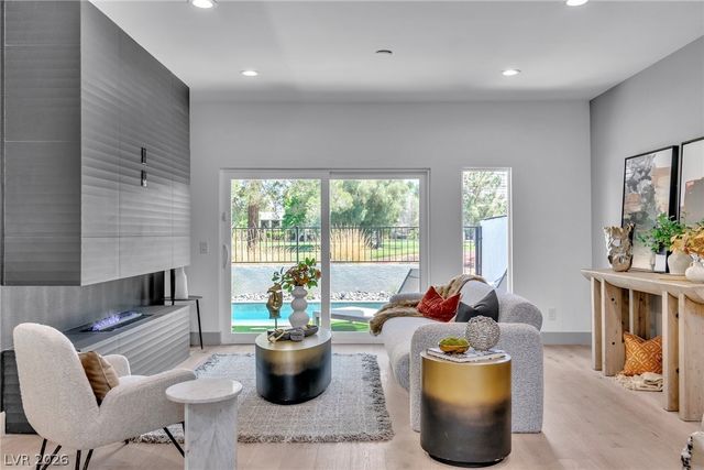 2861 Queens Courtyard Drive, Las Vegas, NV 89109