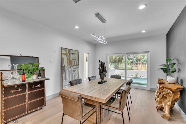 2861 Queens Courtyard Drive, Las Vegas, NV 89109